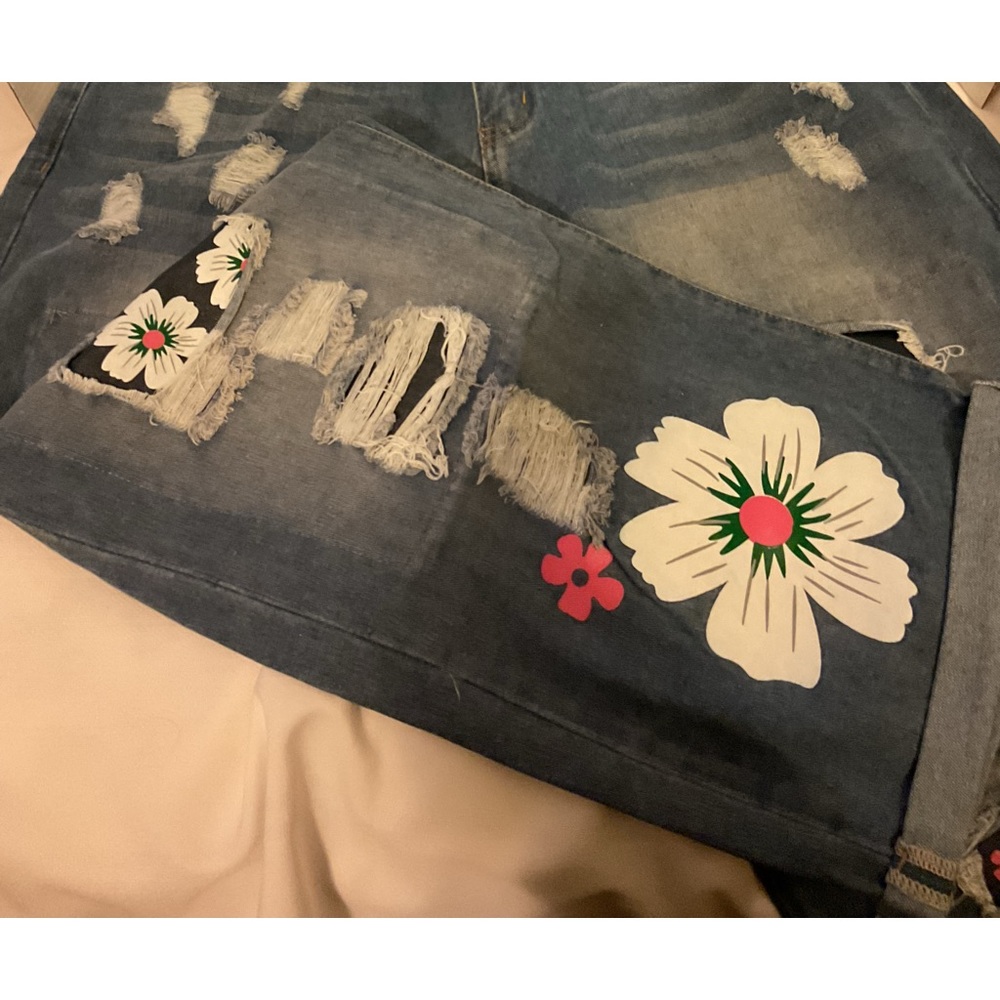 NWOT High rise baggie style. Flowers in patches.